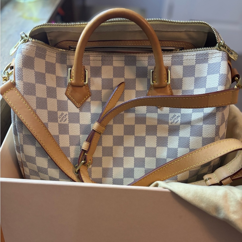 Authentic Louis Vuitton Speedy 30 Bandouliere with LV strap